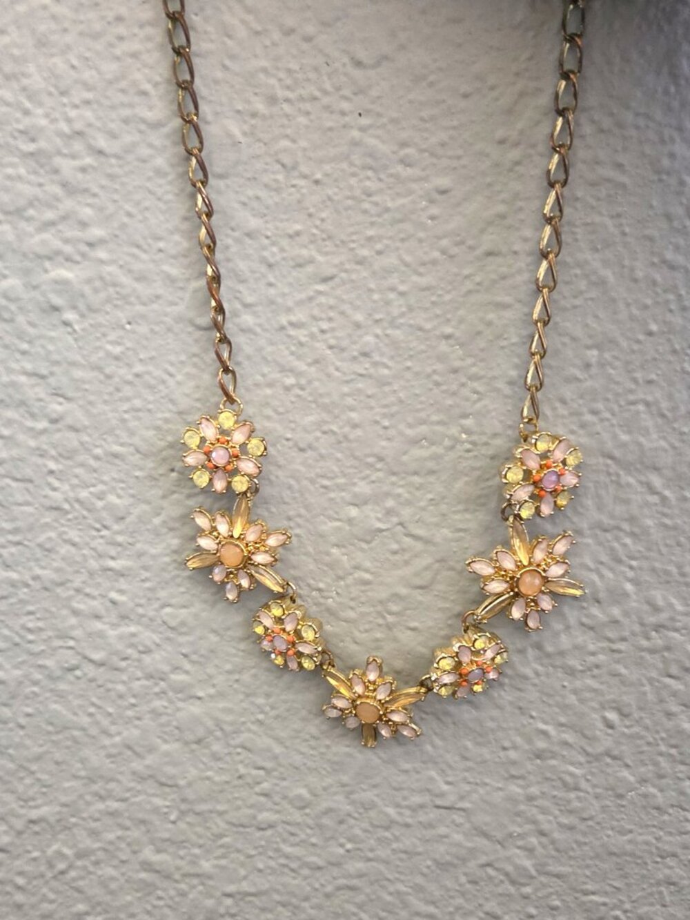 Vintage Gold Tone 18" Enamel Gem Stone Strand Pendant Flower Floral Necklace